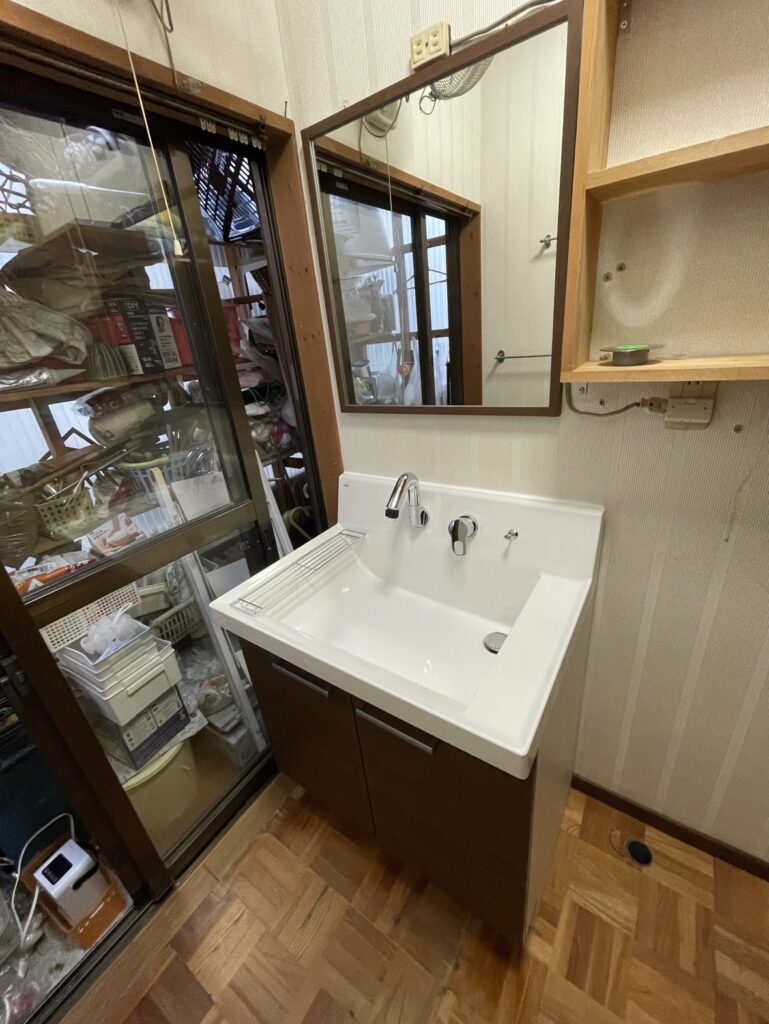 【新潟市東区 K様邸】洗面化粧台交換＆鏡取り付け工事！使い勝手の良い快適な洗面スペースへ