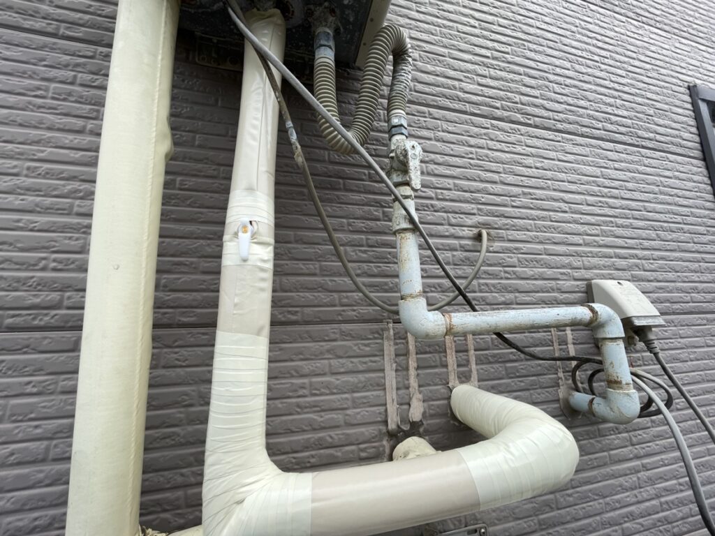 屋外給水管の破裂！配管一部引き直し工事
