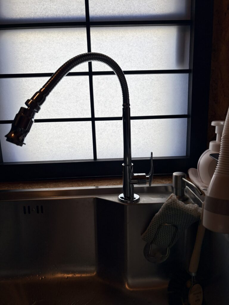 キッチンの水栓（蛇口）交換工事！使いやすいフレキシブルパイプ式水栓へリフレッシュ