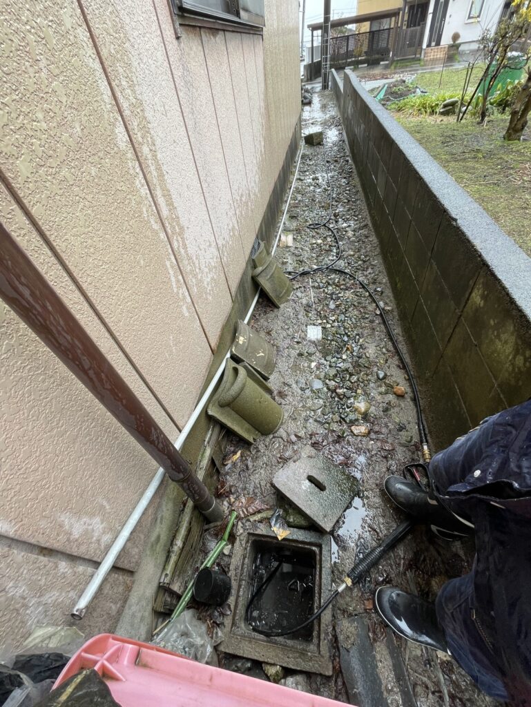 新潟市西区O様邸｜雨の日の排水管つまり・桝の溢れを高圧洗浄でスッキリ解決！